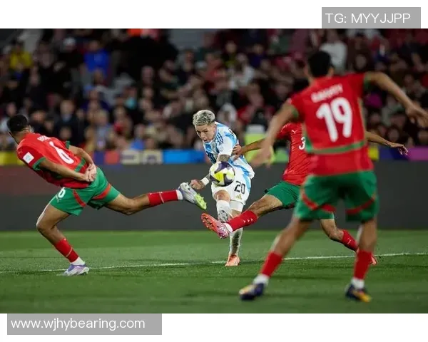 泰国羽球超级300赛｜郑加恒险胜王正行称王 德素主场夺今年第2冠